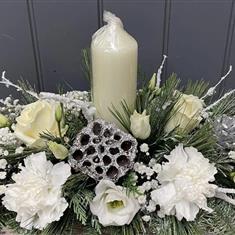 Classic table centre - white