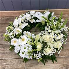 Mixed Cluster Wreath White